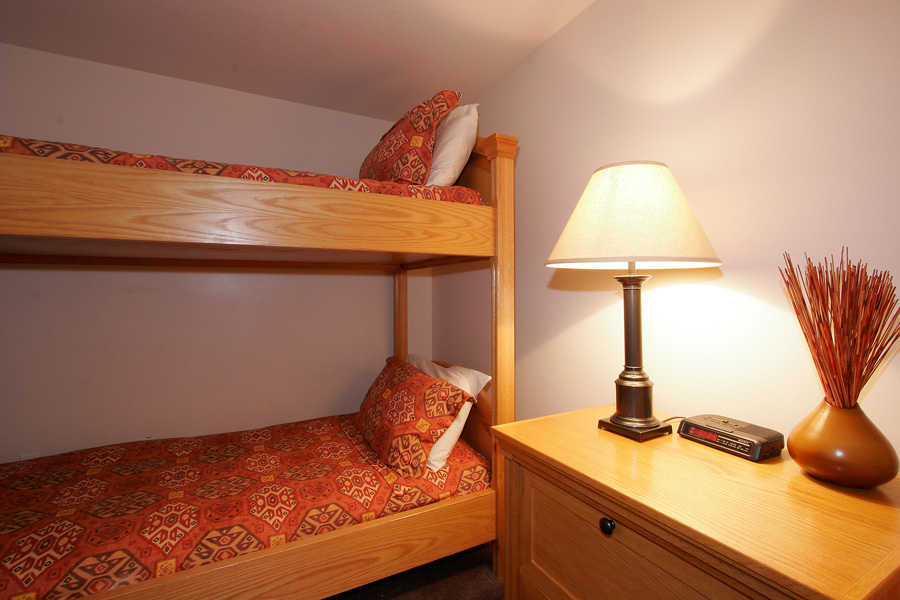 Woodrun Lodge Whistler 416 Bedroom